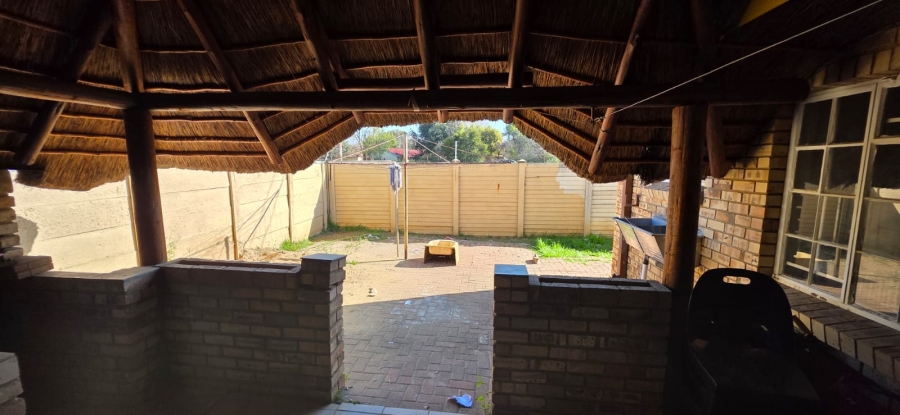 4 Bedroom Property for Sale in Kannoniers Park North West